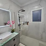 Santa Maria Goldcrest House