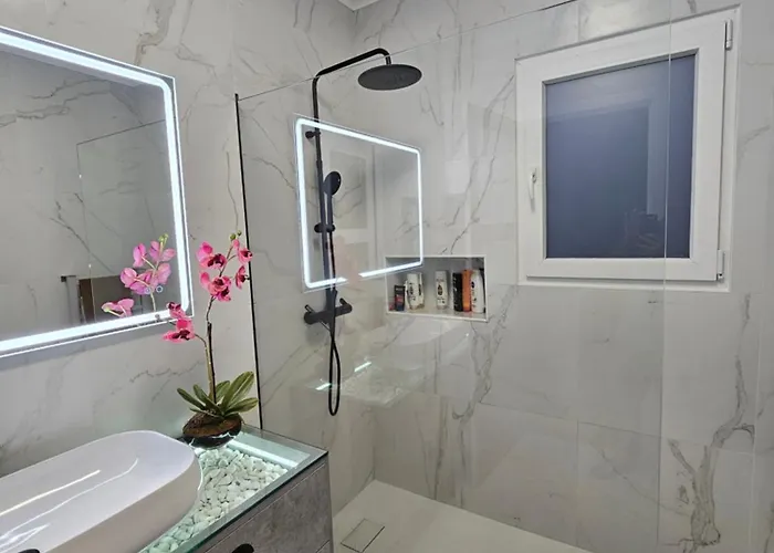 Santa Maria Goldcrest House